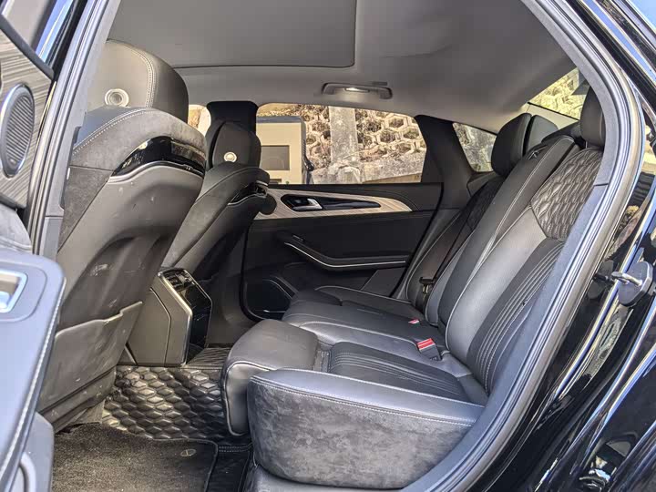 Фото 8 - Hongqi H9