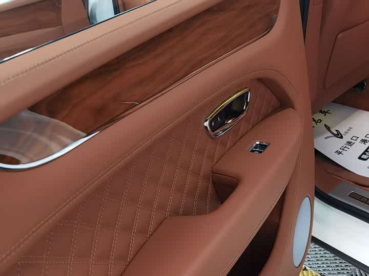 Фото 9 - Bentley Bentayga