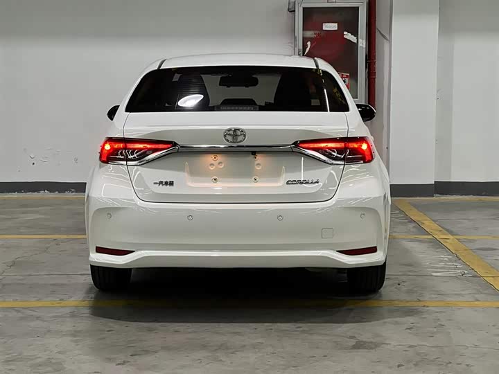 Фото 6 - Toyota Corolla