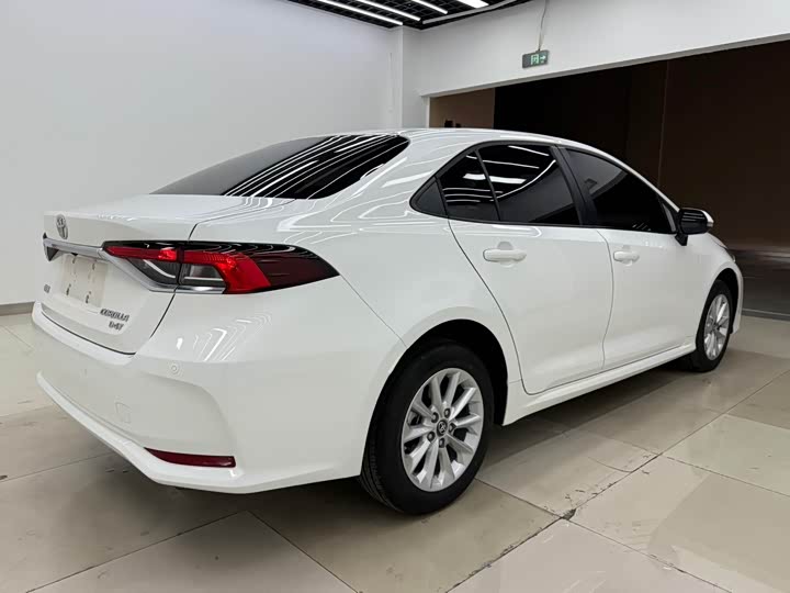 Фото 3 - Toyota Corolla