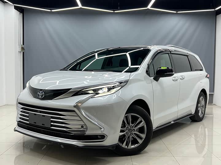 Фото 1 - Toyota Sienna