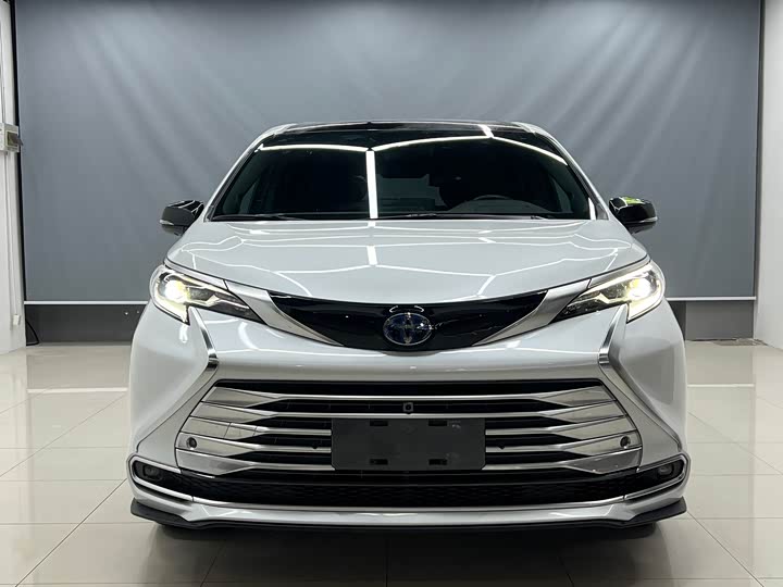 Фото 2 - Toyota Sienna