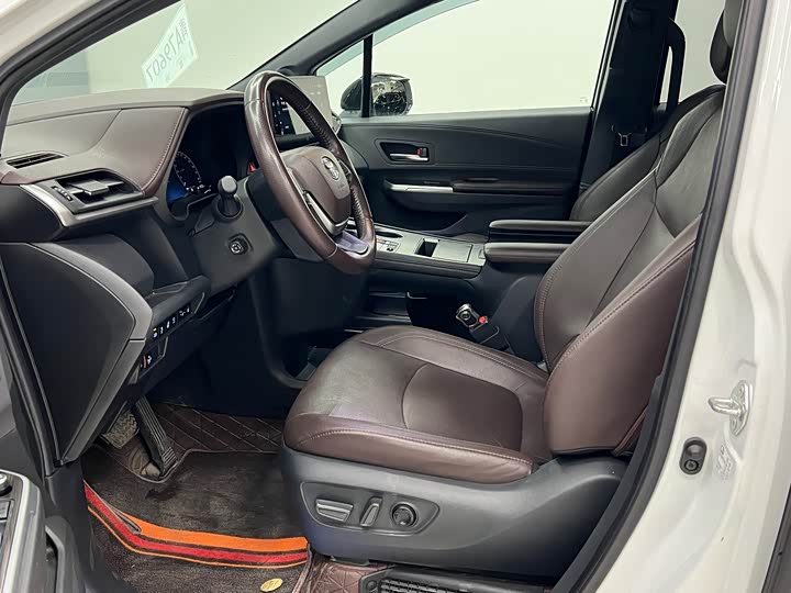 Фото 4 - Toyota Sienna
