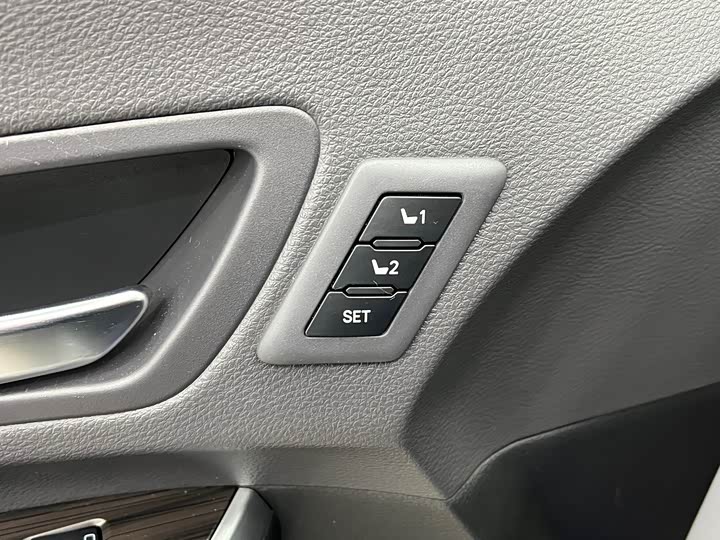 Фото 6 - Toyota Sienna