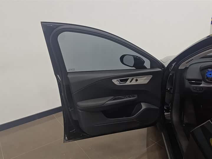 Фото 7 - Hongqi E-QM5