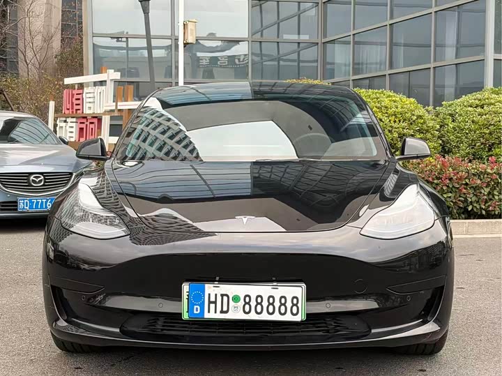 Фото 2 - Tesla Model 3