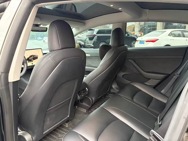 Фото 4 - Tesla Model 3