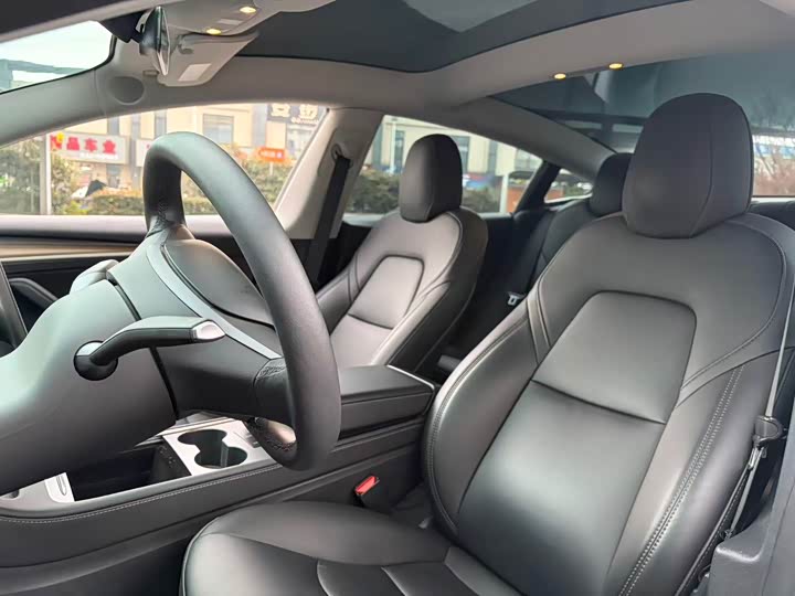 Фото 8 - Tesla Model 3