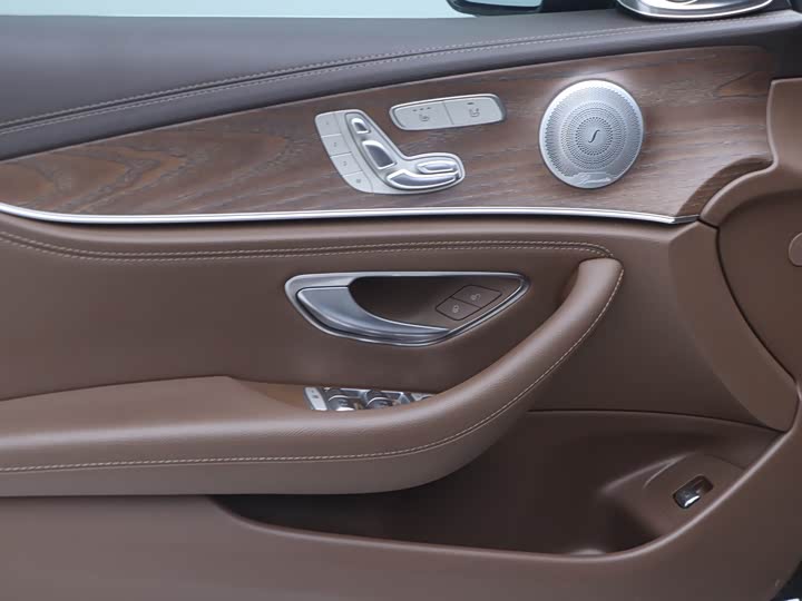 Фото 6 - Mercedes-Benz E-Class