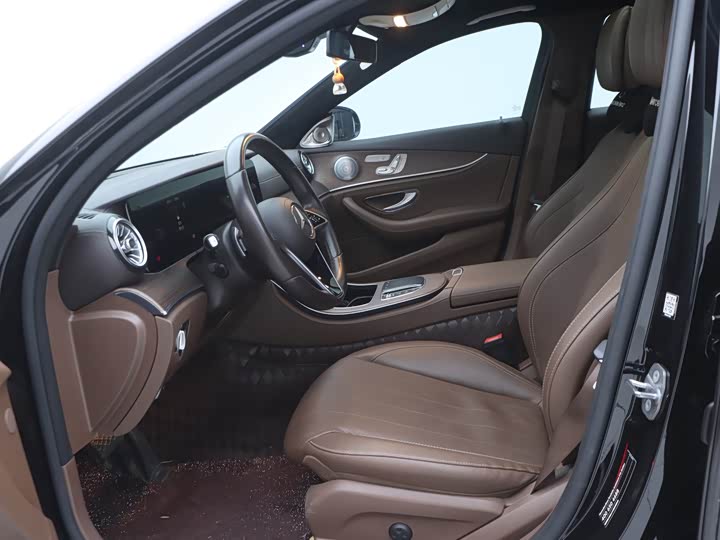 Фото 7 - Mercedes-Benz E-Class