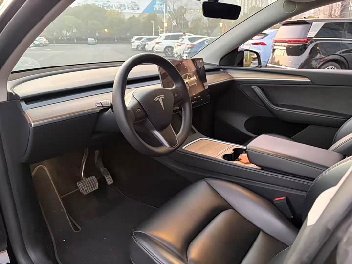 Фото 3 - Tesla Model Y