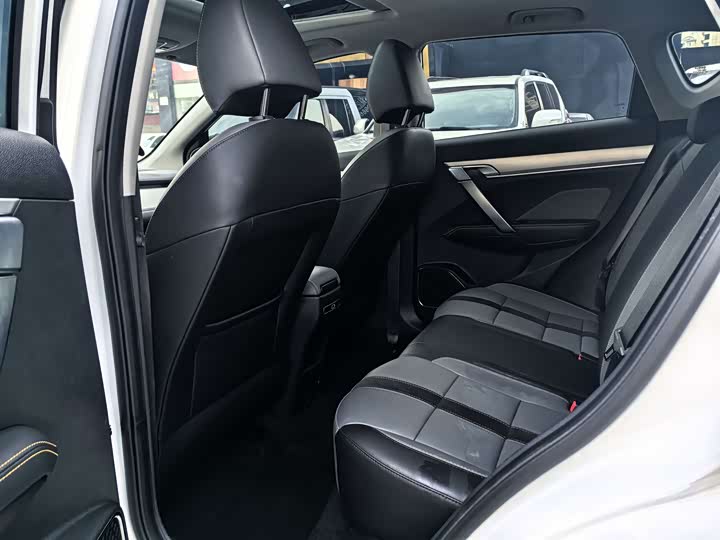 Фото 5 - Geely Coolray