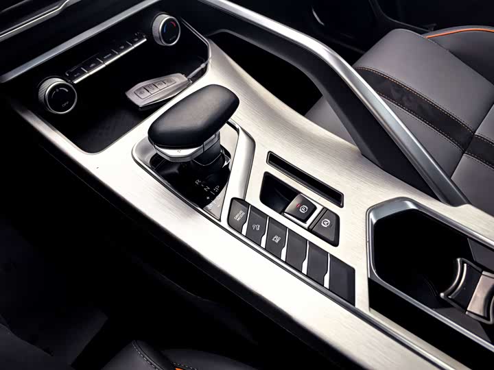 Фото 8 - Geely Coolray