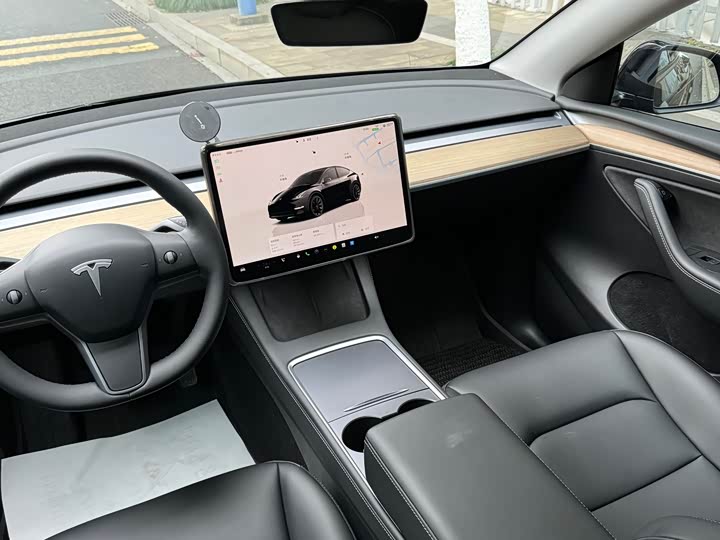 Фото 4 - Tesla Model Y