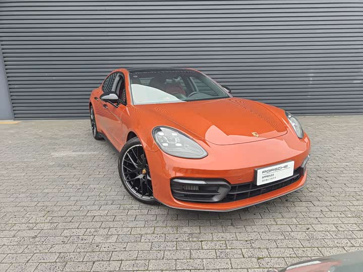 Фото 1 - Porsche Panamera