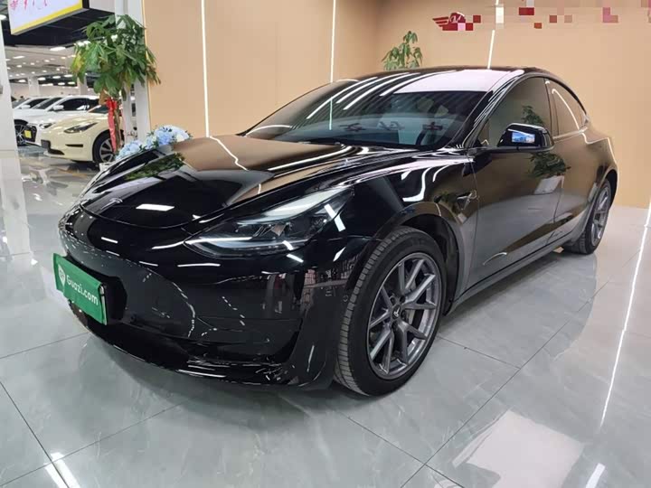 Фото 1 - Tesla Model 3