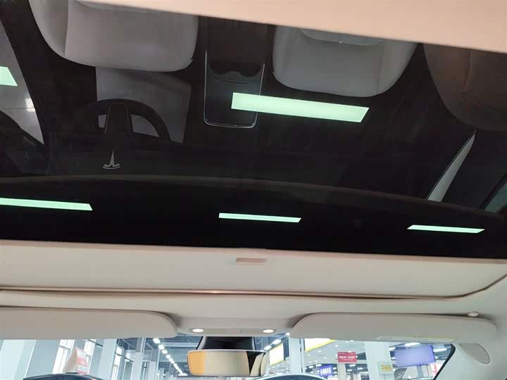 Фото 8 - Tesla Model 3