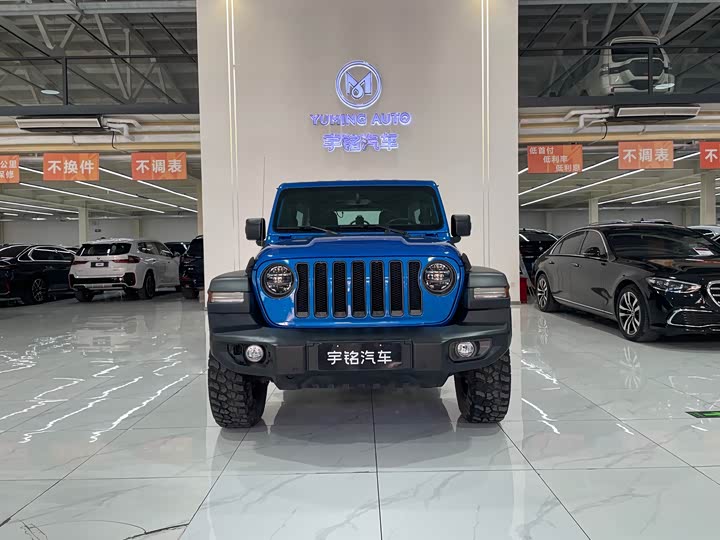 Фото 2 - Jeep Wrangler