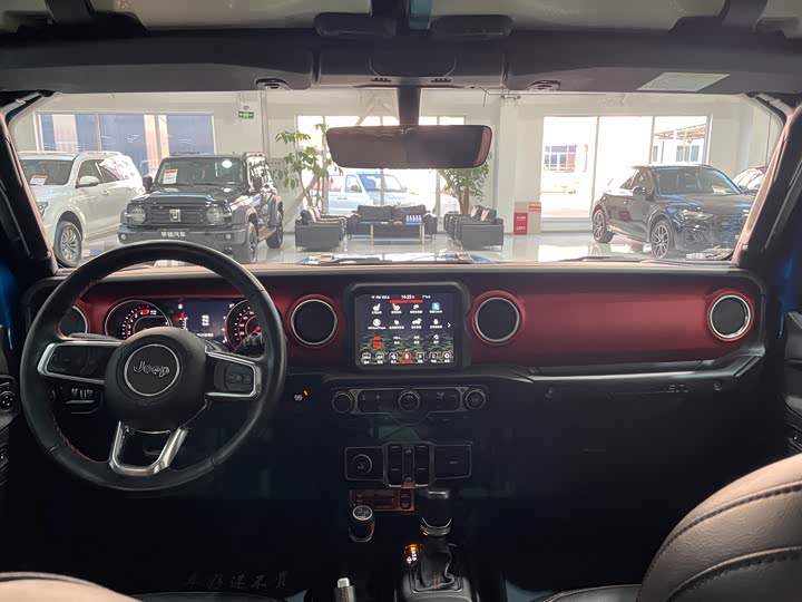 Фото 8 - Jeep Wrangler