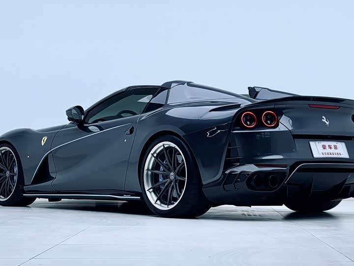 Фото 3 - Ferrari 812