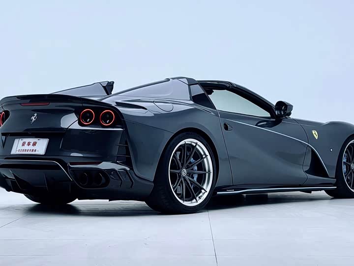 Фото 7 - Ferrari 812