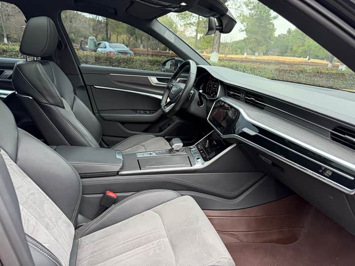 Фото 6 - Audi A6L