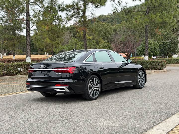 Фото 7 - Audi A6L