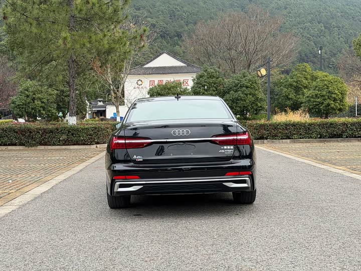 Фото 8 - Audi A6L