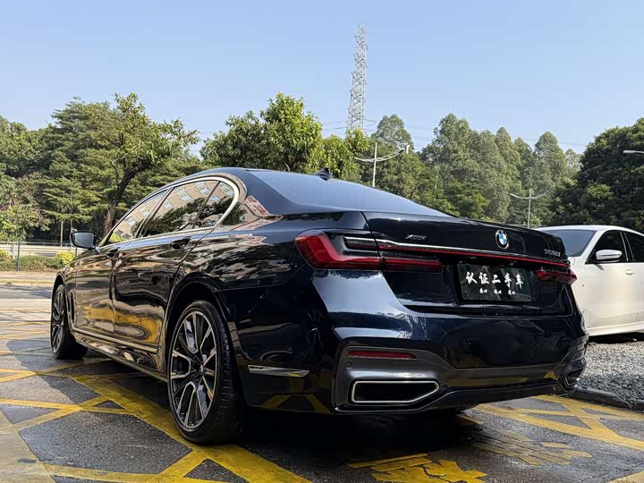 Фото 2 - BMW 7 Series