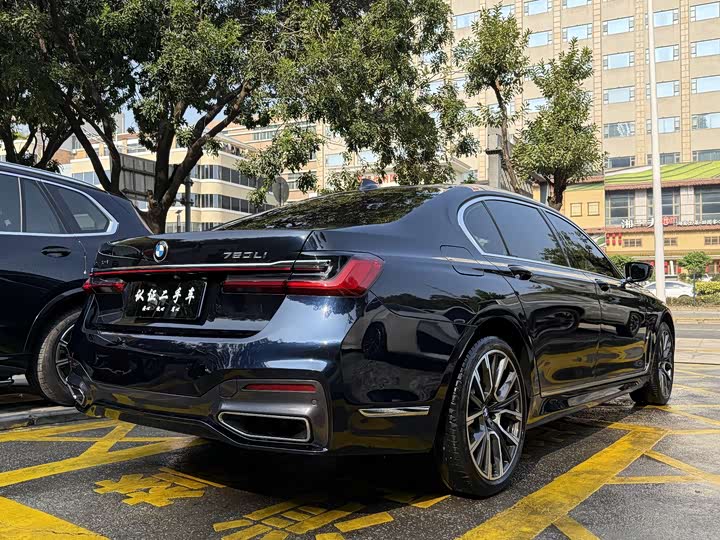 Фото 3 - BMW 7 Series