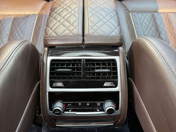 Фото 8 - BMW 7 Series