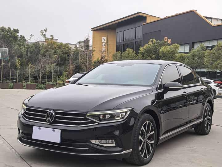 Фото 1 - Volkswagen Magotan