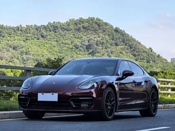 Фото 1 - Porsche Panamera