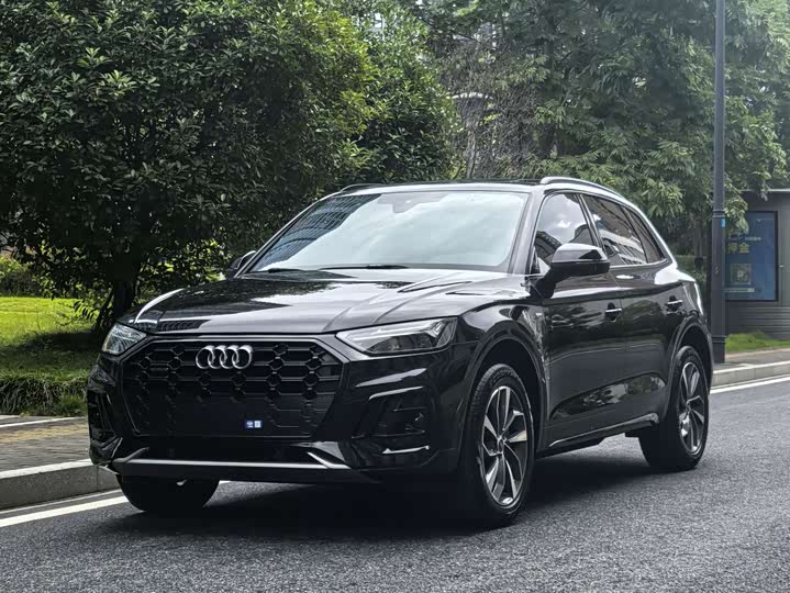 Фото 1 - Audi Q5L