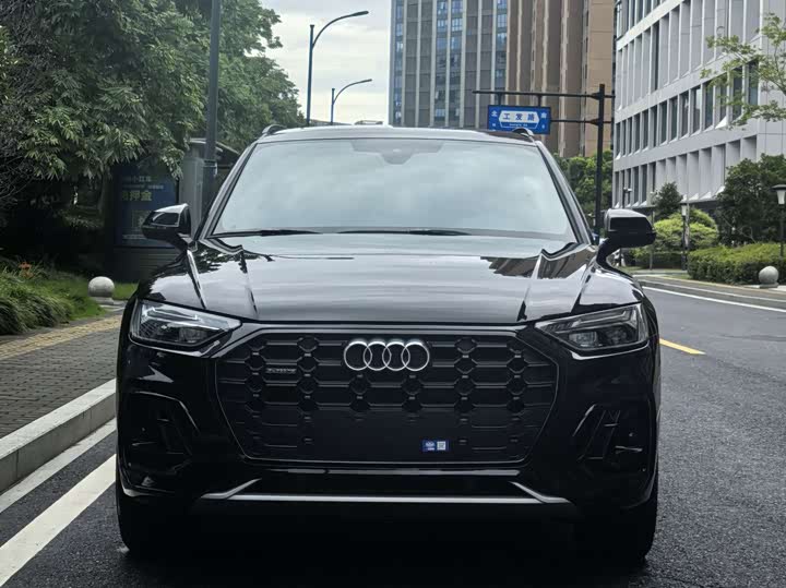 Фото 2 - Audi Q5L