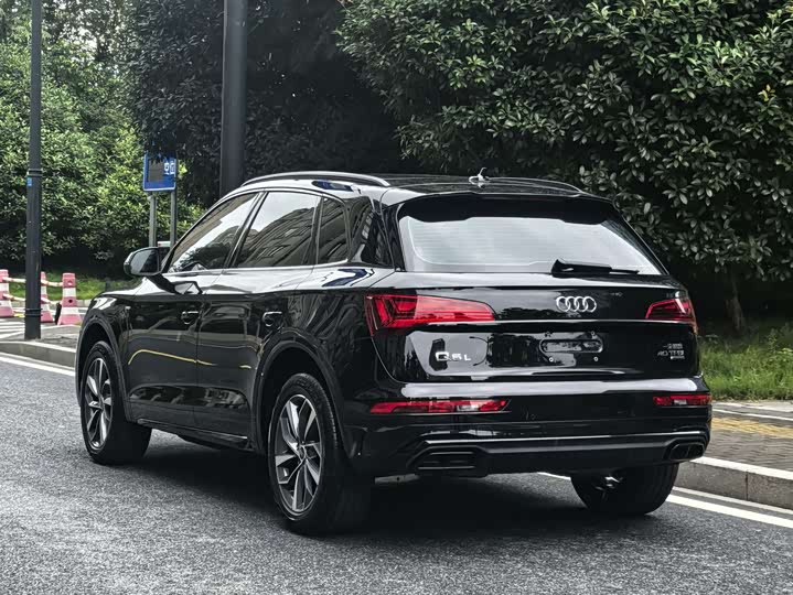 Фото 5 - Audi Q5L