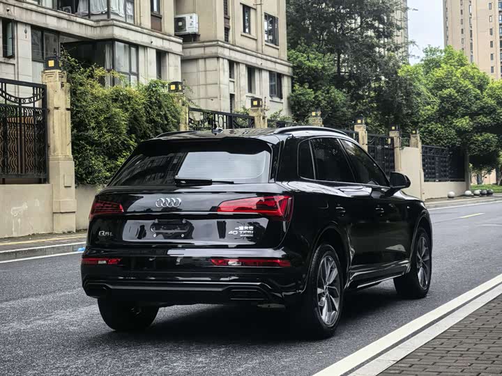 Фото 6 - Audi Q5L