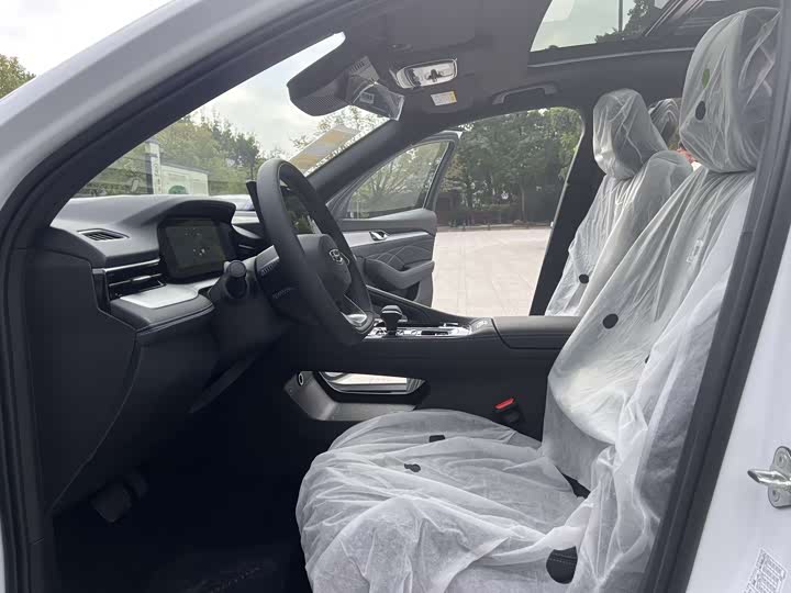 Photo 5 - Geely Preface