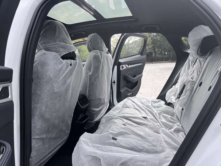 Photo 6 - Geely Preface