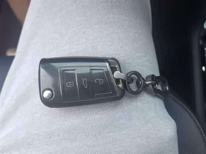 Фото 9 - Volkswagen Tharu