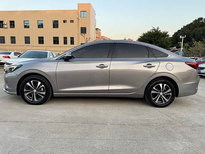 Фото 6 - Changan Eado Plus