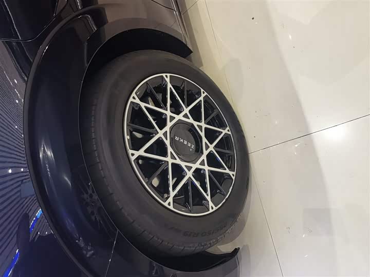 Фото 5 - Zeekr 009