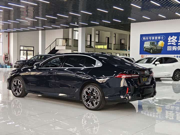 Фото 3 - BMW 5 Series