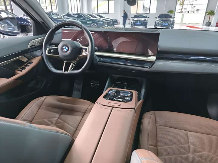 Фото 8 - BMW 5 Series