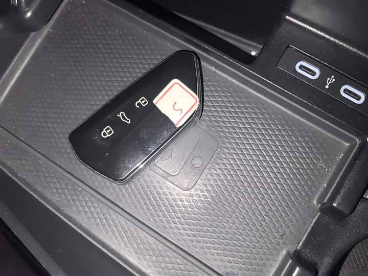 Фото 9 - Volkswagen ID.6 Crozz