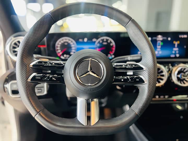 Фото 7 - Mercedes-Benz A-Class