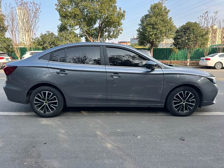 Фото 4 - Roewe i5