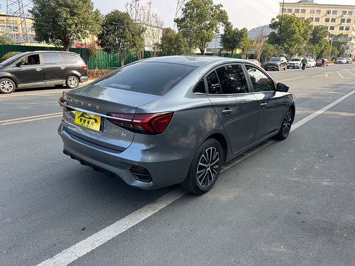 Фото 5 - Roewe i5