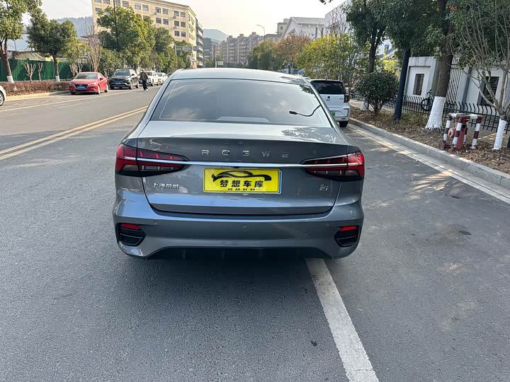 Фото 6 - Roewe i5