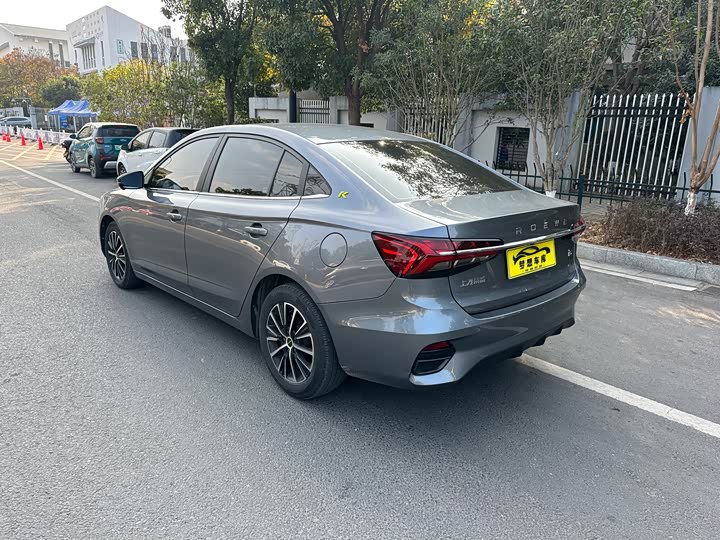 Фото 7 - Roewe i5